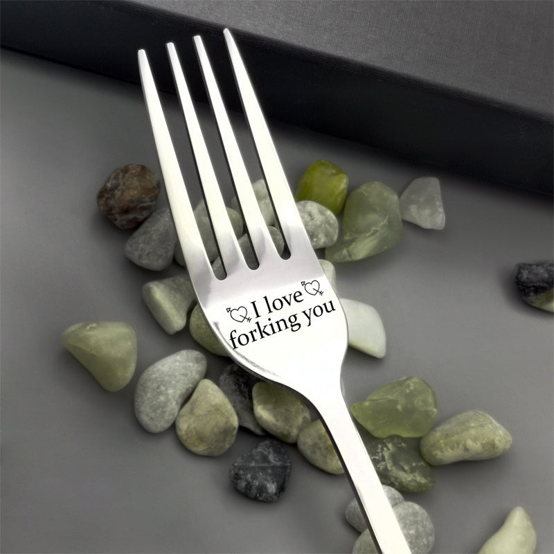 Gåva med graverad gaffel