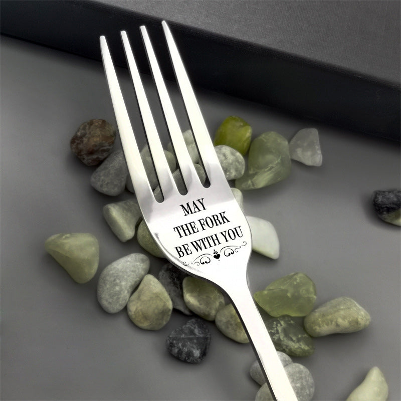 Gåva med graverad gaffel