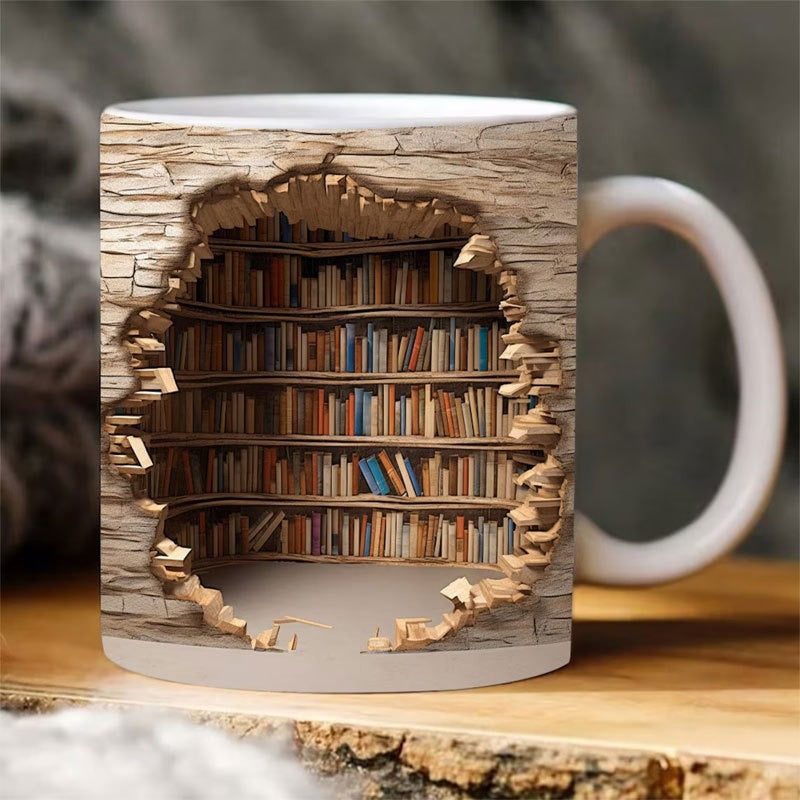 Kaffemuggar med böcker