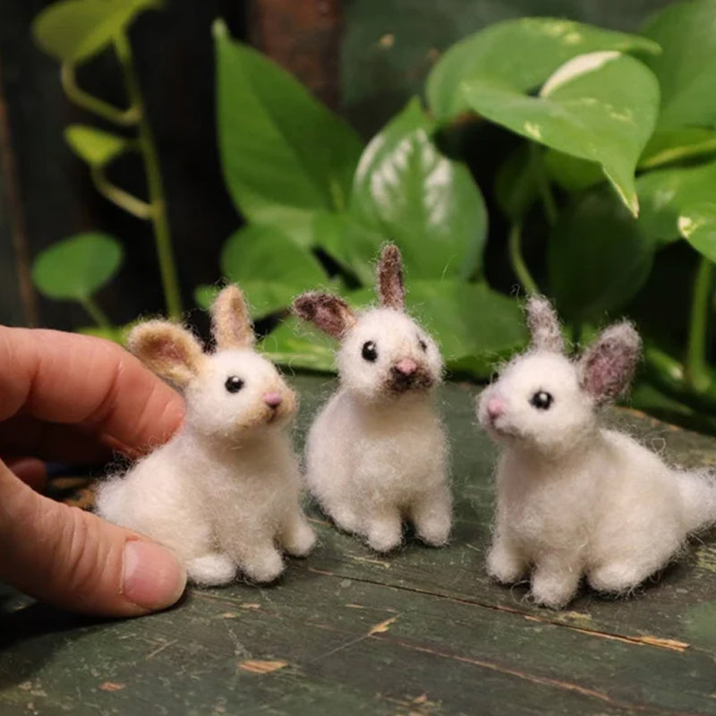Förköp-Nålfiltad kaninunge påskdekor handgjort materialpaket